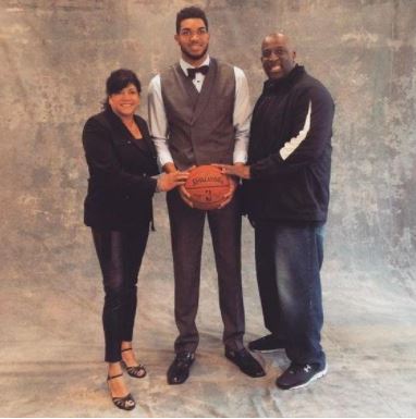 Karl Towns Sr. with his late wife Jacqueline Cruz and son Karl-Anthony Towns